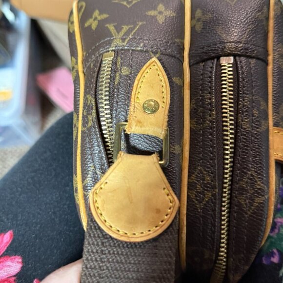 *Authentic* Louis Vuitton Reporter - Picture 3 of 7